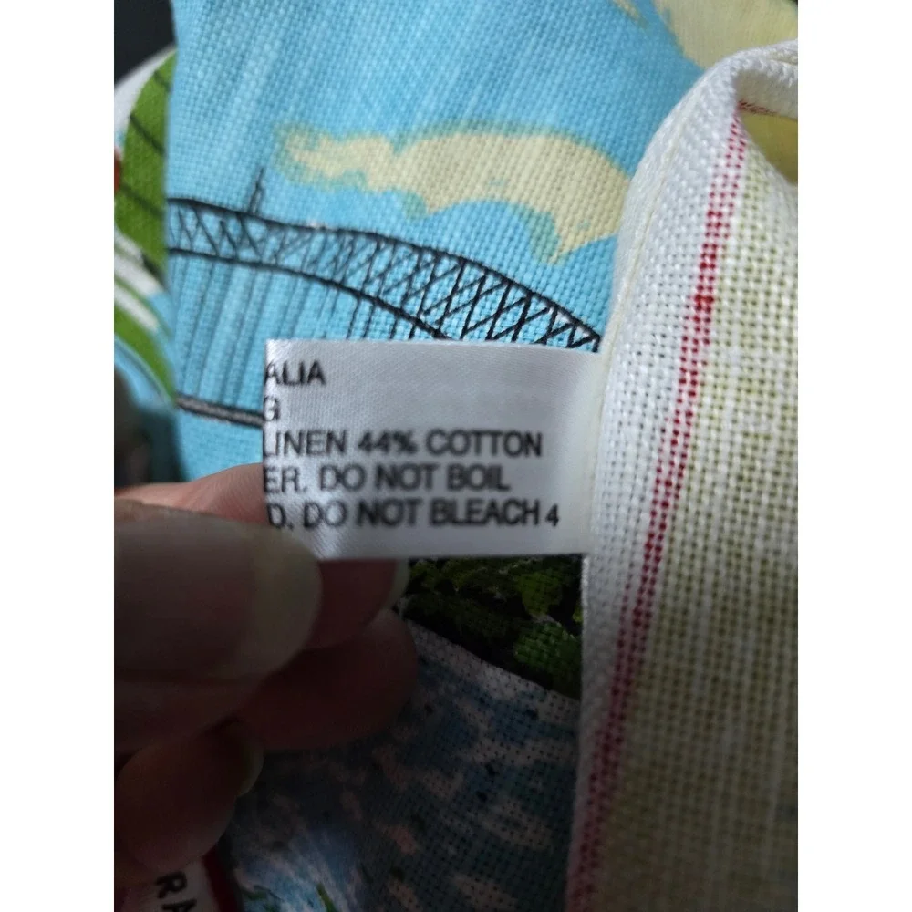 Unique Australian tea towel, 19x30,Bright‎ Colors excellent condition ships fast